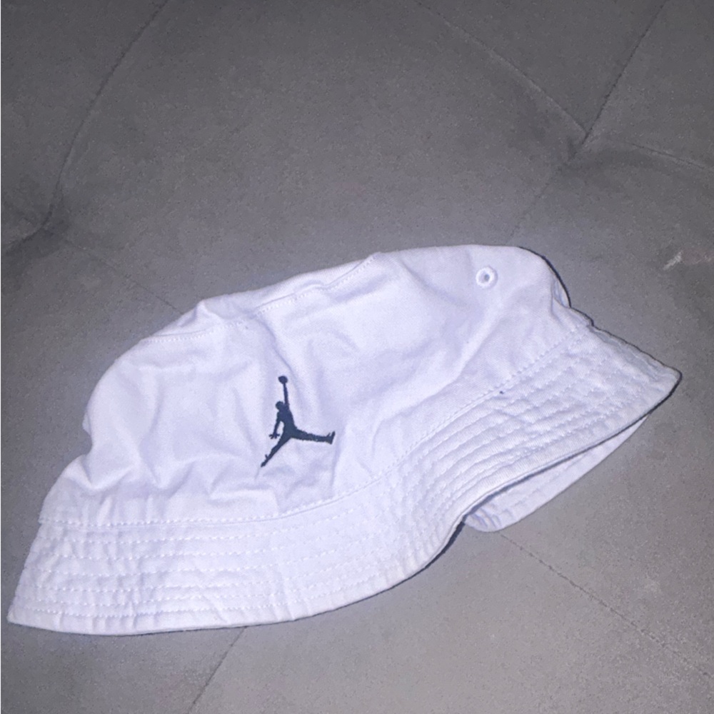 White Jordan Bucket Hat with Logo SZ Youth/Toddler